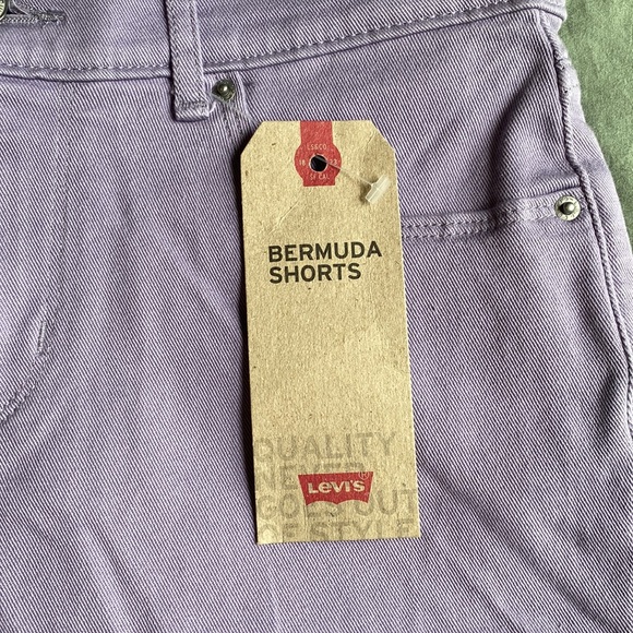 NWT!! Levi’s Mid Rise Bermuda Shorts—Size 25!! - Picture 2 of 10